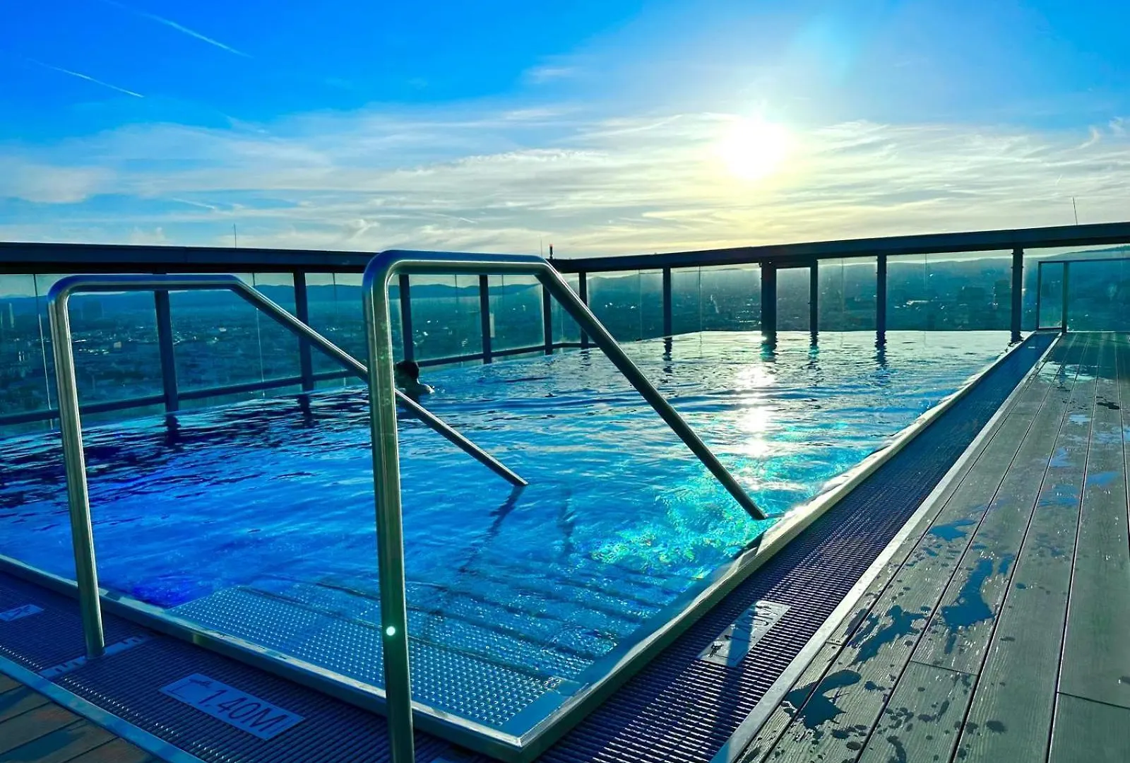 Vienna Sky Apartment I Rooftop Pool I Netflix location