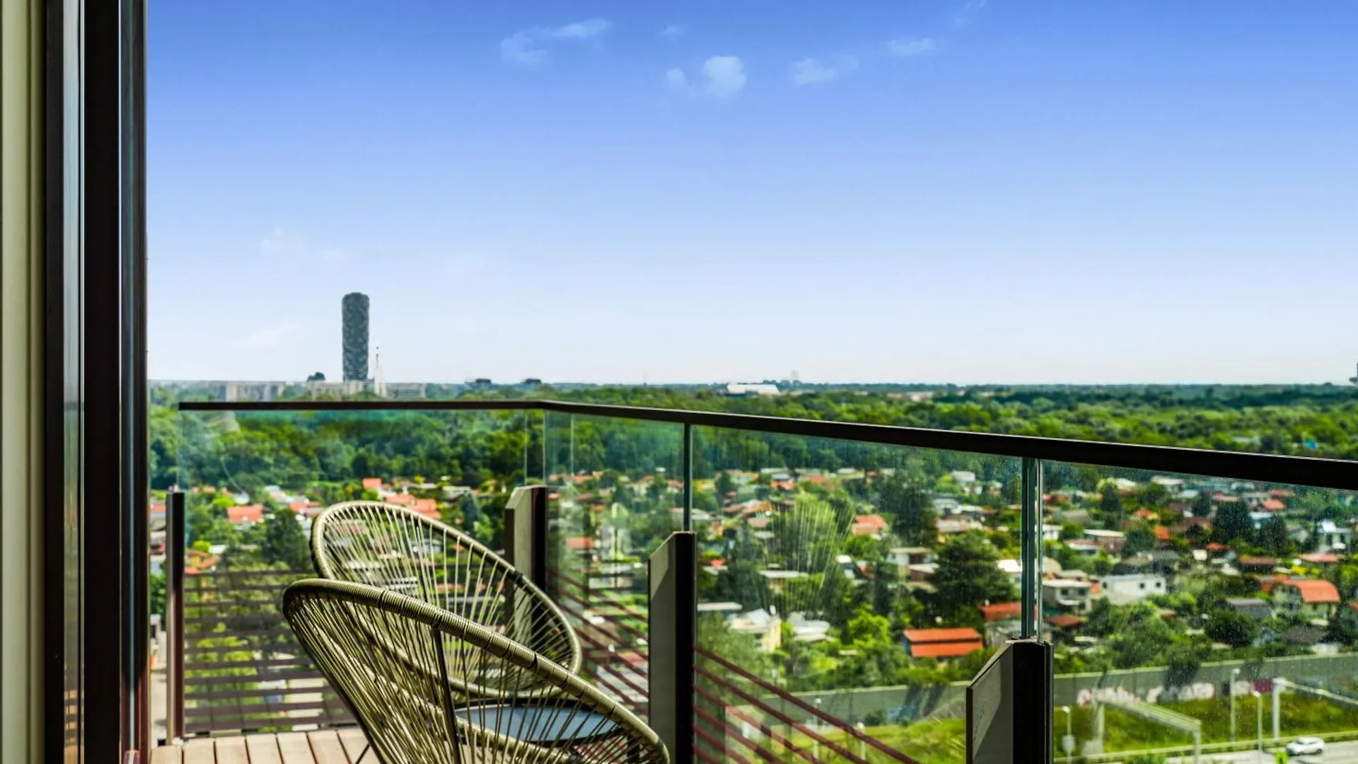 Vienna Sky Apartment I Rooftop Pool I Netflix